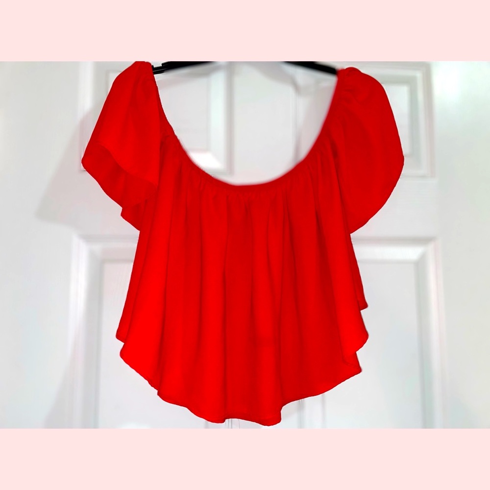 Off shoulder red blouse, separated sleeves✨
